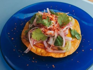 Inicio 4 Taco crujiente de pulpo con guacamole y cebolla encurtida en Taberna TrasteO, Zahara de los Atunes